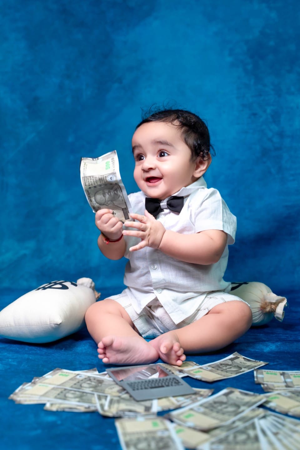 Baby photoshoot Bhopal 6 months sitter milestone sitting and laughing